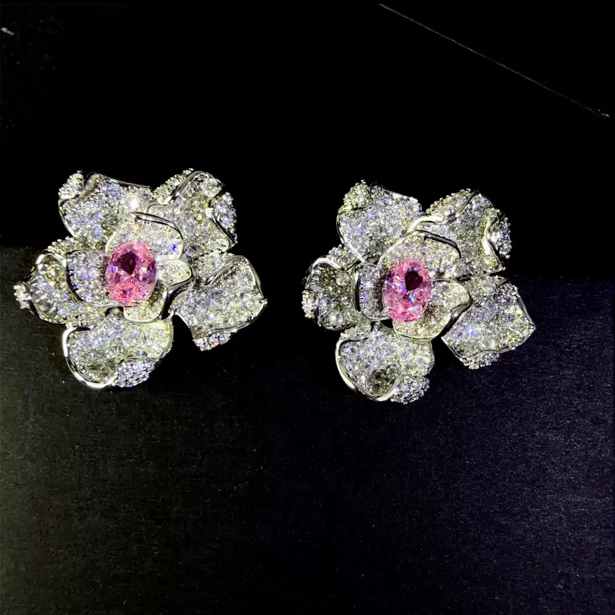 

[Sweet] Heavy Industry Zircon Three-Dimensional Earrings Luxurious, Shiny, Elegant, Retro, Floral, Micro-Inlaid Earrings