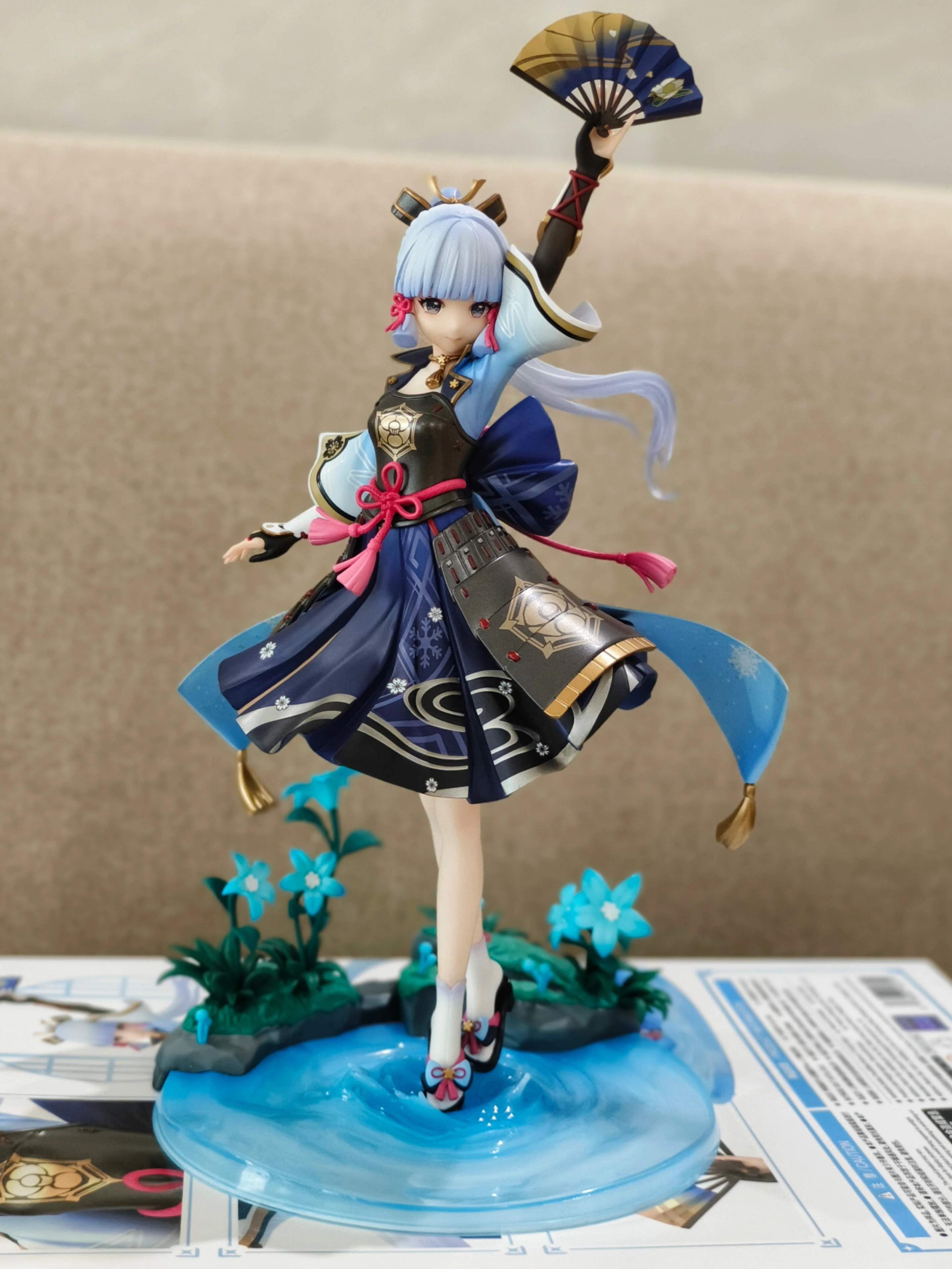 MiHoYo الرسمية حقيقية جينشين تأثير كاميساتو أياكا المرآب أطقم عمل الأبيض البلشون الأبيض الصقيع زهر Ver.1/7 أطقم منمذجة أياكا هدية