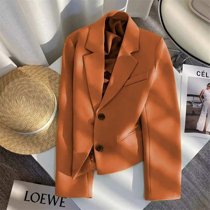 بليزرات سوداء مقصوصة ملابس خارجية للسيدات 2025 سترة قصيرة بياقة مدببة جديدة تناسب الجميع معطف بدلة كوري أنيق بصدر واحد