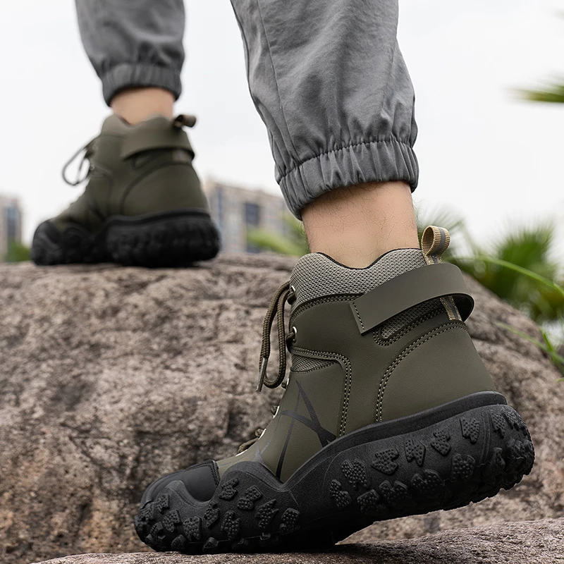 Klassische Herrenstiefel mit hohem Schaft, strapazierfähige Sohle, weiches Obermaterial, klassisch und modisch, geeignet zum Wandern und für Outdoor-Aktivitäten. – Detail 11