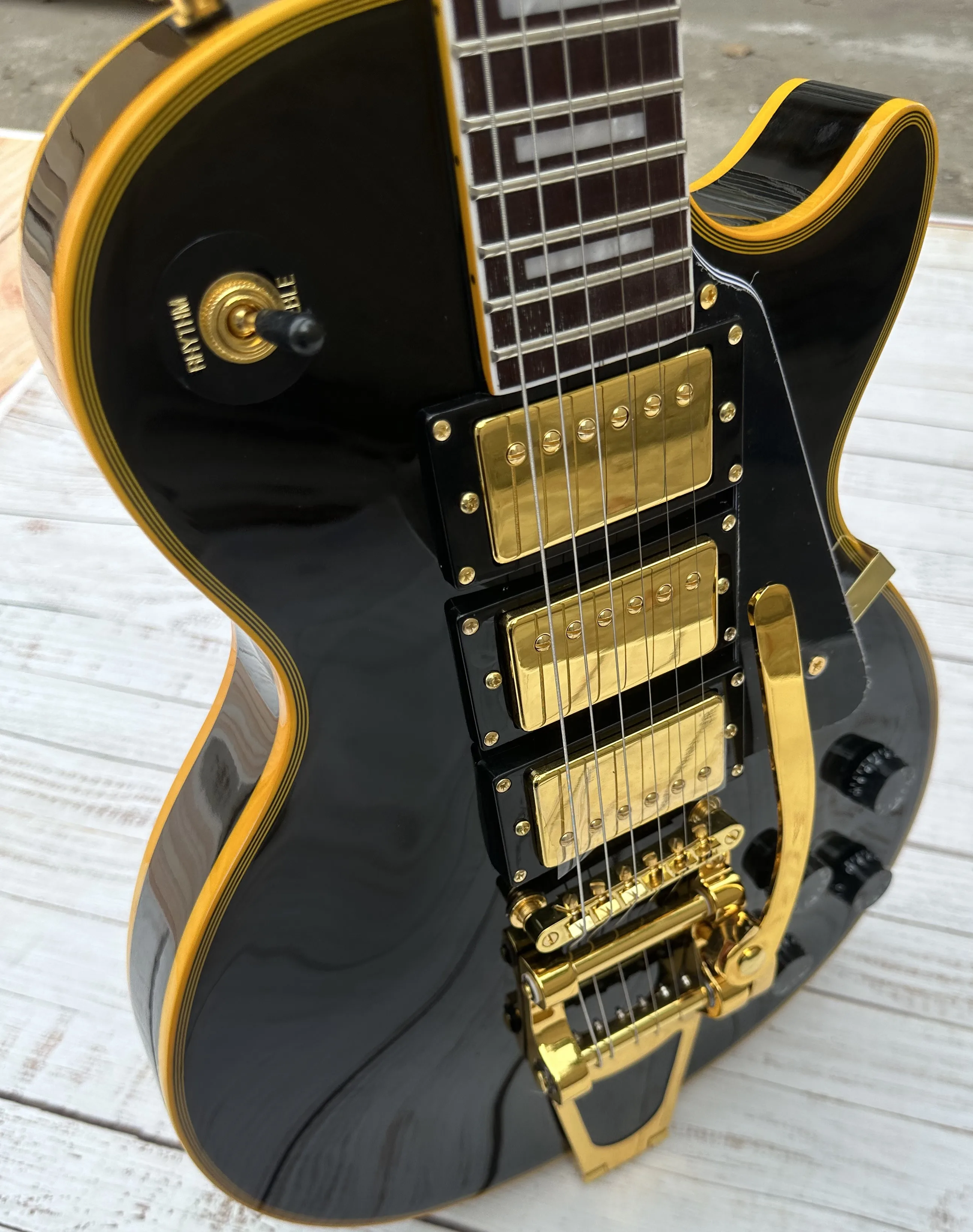 Customized electric guitar, yellow logo and body binding, gold vibrato, gold accessories, quick shipping