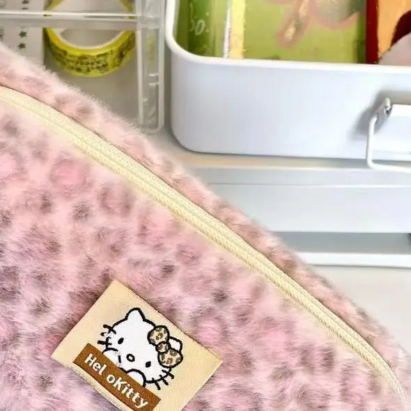 

Милый пенал-косметичка Hello Kitty с принтом, плюшевый, большой емкости, 1 шт.