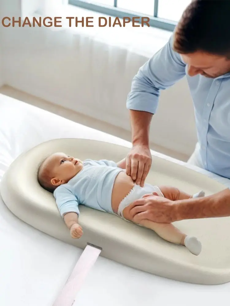 Baby-Wickelunterlage mit Sicherheitsgurt, Anti-Roll-Keil-Baby-Wickelunterlage, leicht abwischbar mit erhöhten gepolsterten Kanten, kein Spielzeugregal