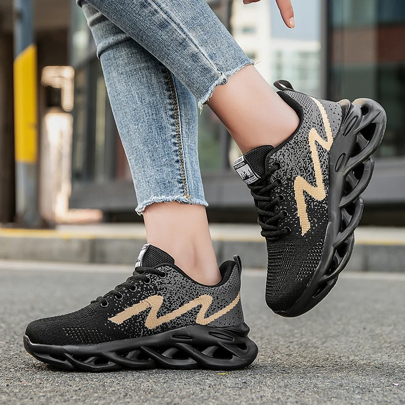

Hard Wearing Outsole Unisex Breathable Mesh Shoes Abrasion Proof Bottom Full Mesh Upper Long Time Continuous Outdoor Running