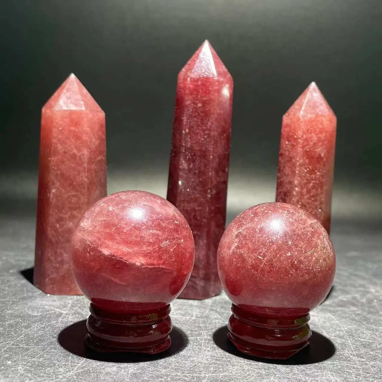 

New 100% natural red strawberry crystal tower ball home decoration ornament