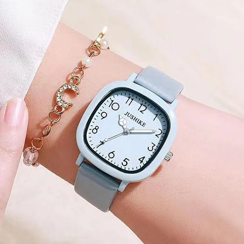 YIKAZE Fashion Women Watches Leather Strap Women Quartz Watch Square Dial Classic Ladies Bracelet Wristwatch for Girl Student