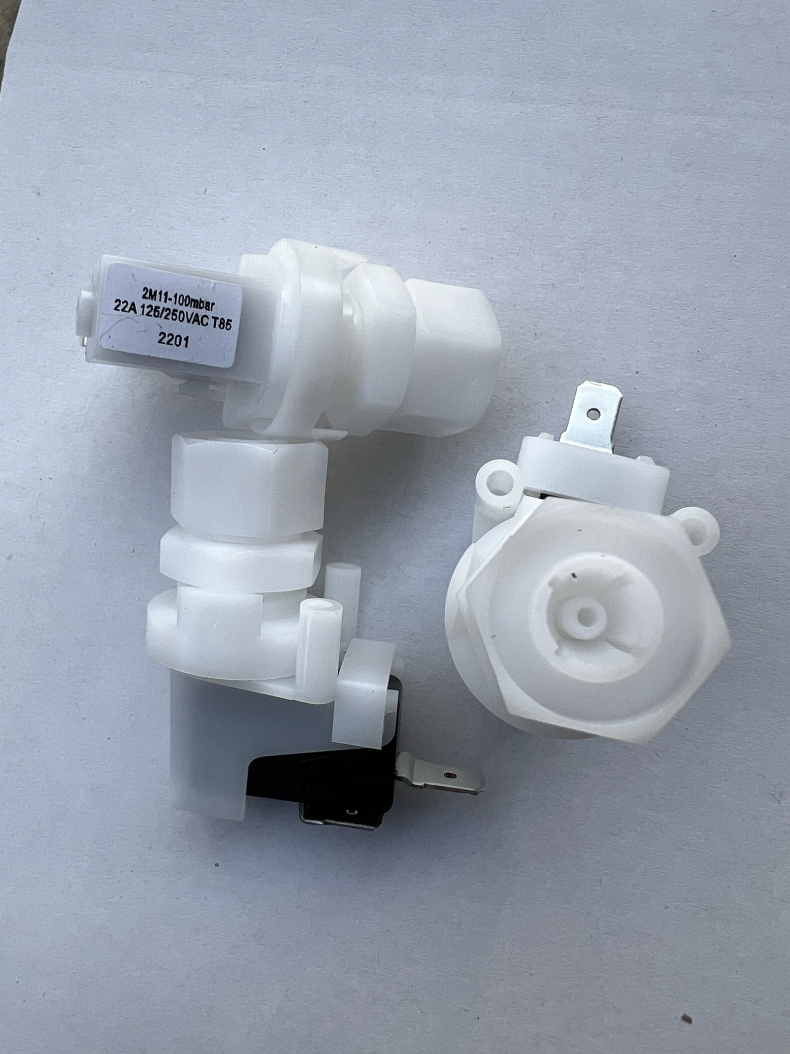 Interruttore pneumatico 2M11-100mbar 22A 125 250VAC nuovissimo spot