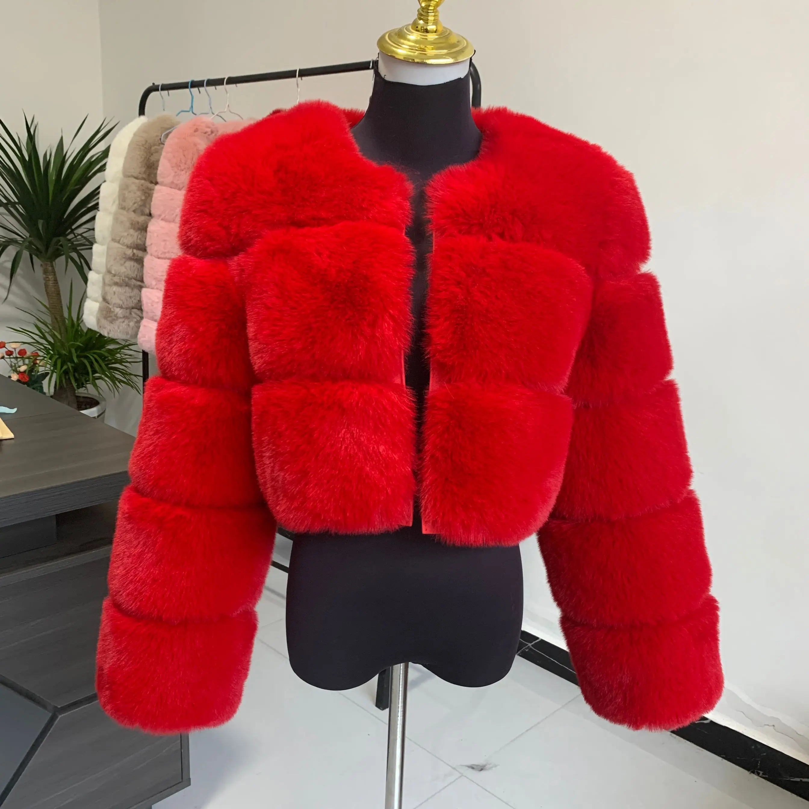 レディースフェイクファージャケット厚いコートショートファッション冬暖かいフェイクファーコート毛皮のようなコートクリアランスは女性の合成毛皮のコートを提供しています