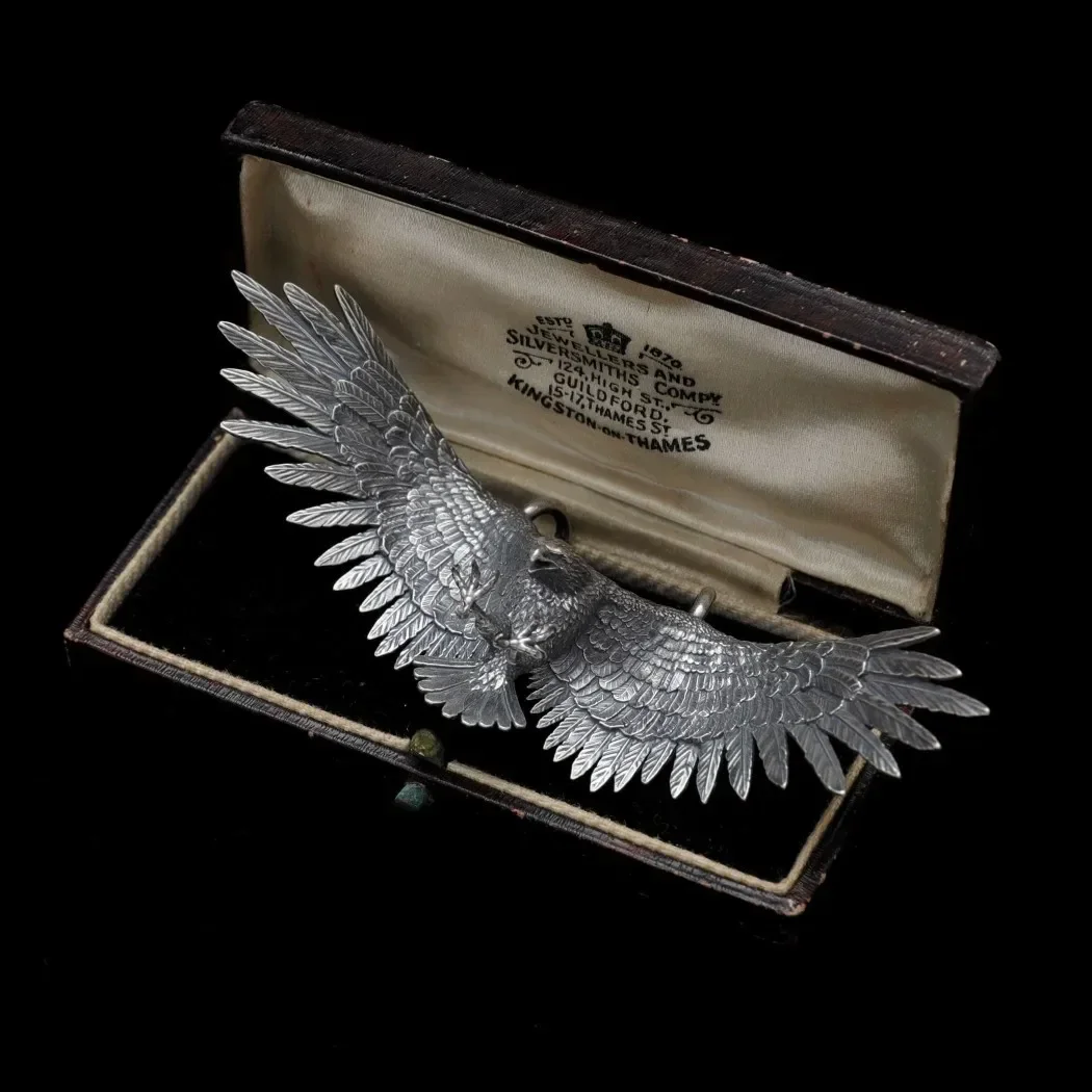 

Grand Exhibition Eagle Pendant Necklace - Retro Spreading Wings Design, Unisex Sweater Chain