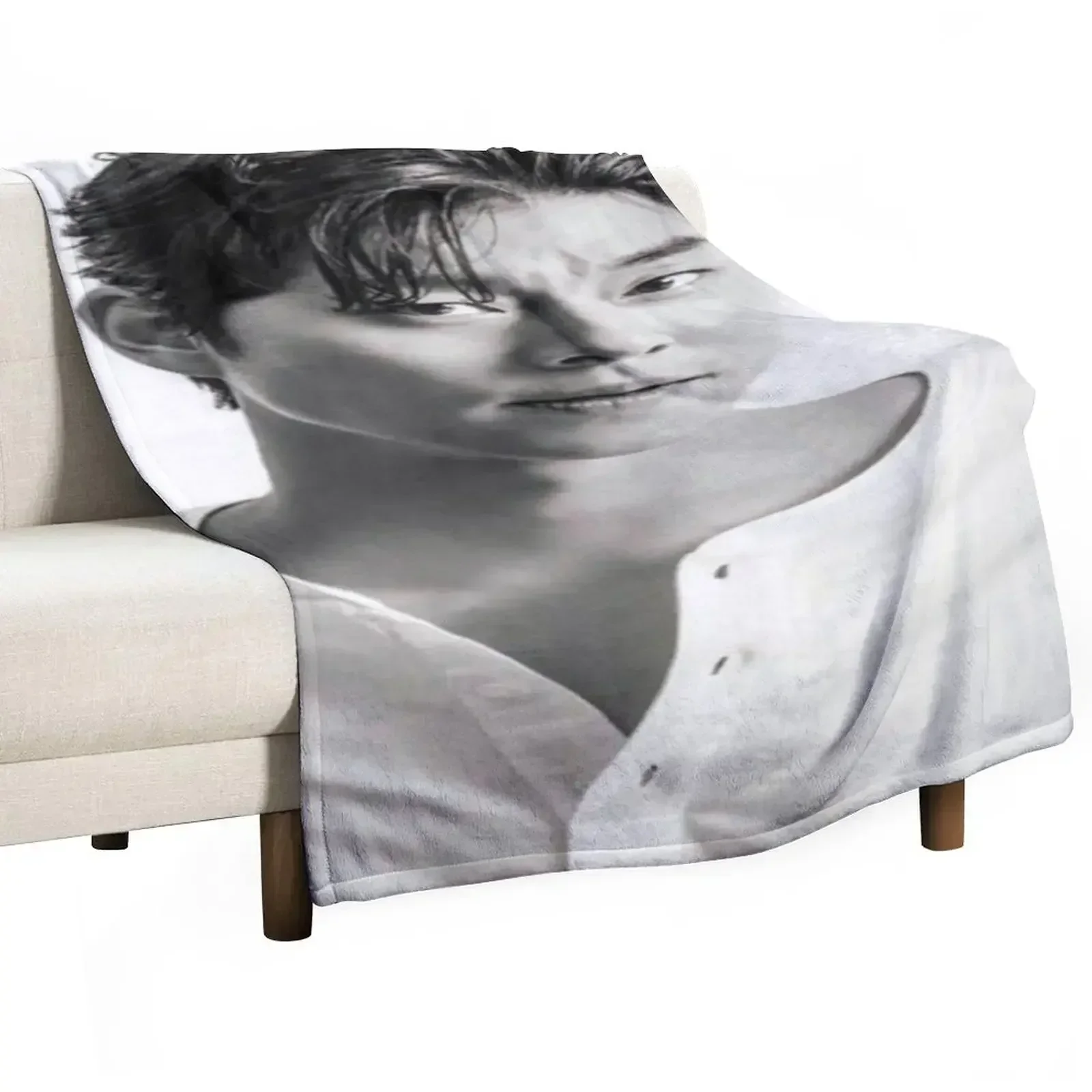 

Sexy gong yoo Throw Blanket Fade Resistant Durable Throw Blanket