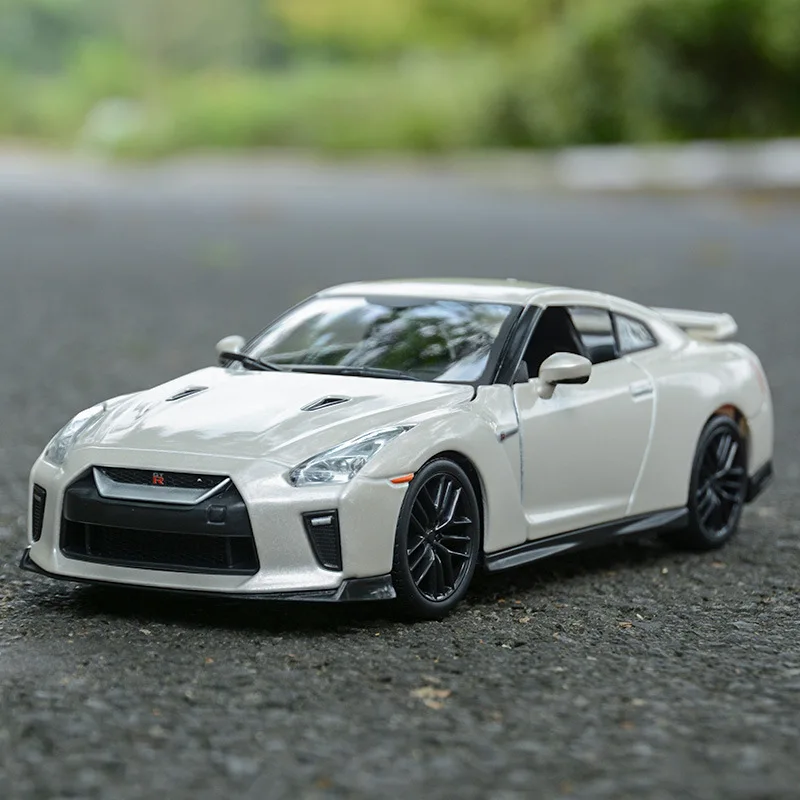 

Hot selling 1:24 Nissan GTR NISSAN God of War Simulation Alloy Car Model Boy Birthday Gift Collection Ornament