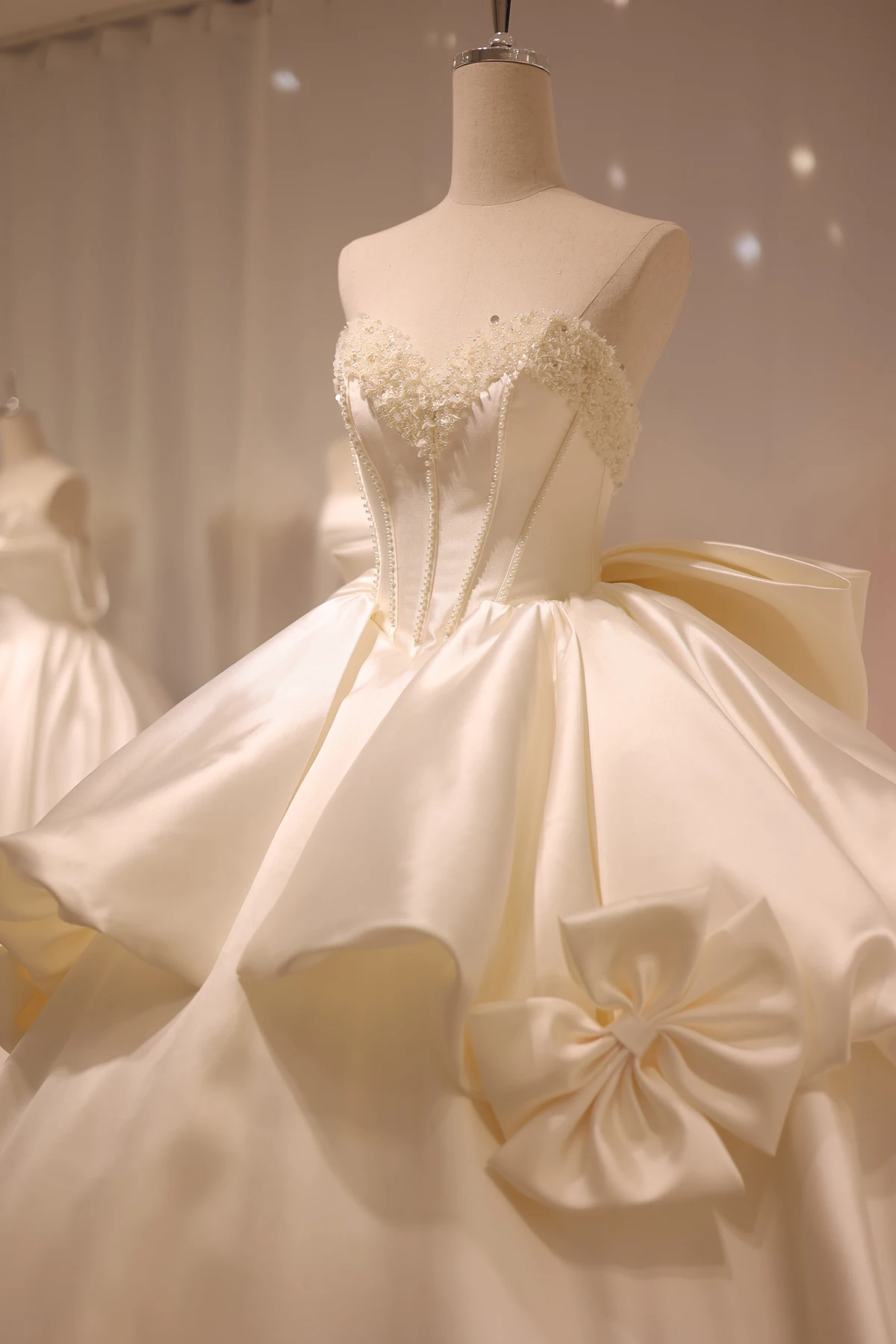 Sharon Said Foto reali al 100% Off White Satin Pearls Ball Gown Abito da sposa Sweetheart Princess Abiti da sposa RS016 Personalizzato