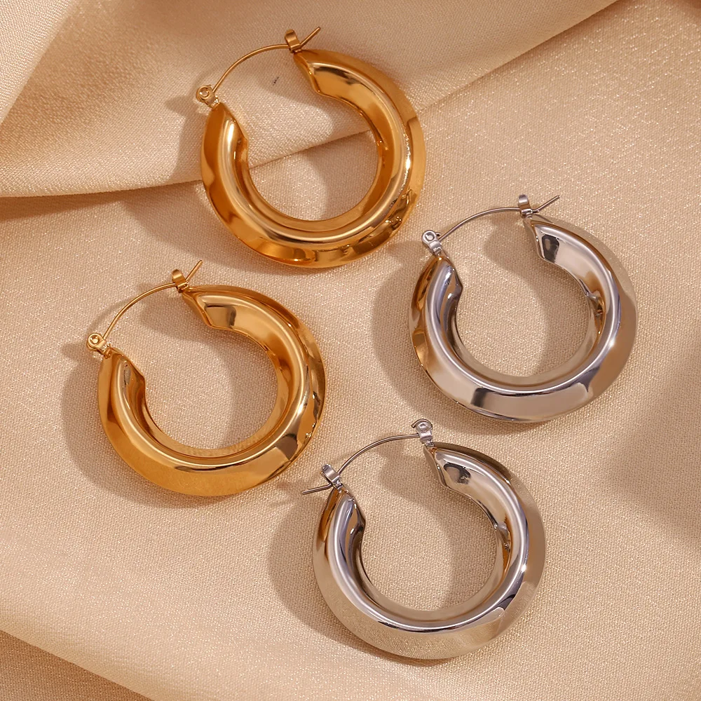 

Fashion Niche Piercing Big Earrings Stainless Steel 18K Gold Plated Hollow Glossy Hoop Earrings for Women Jewelry