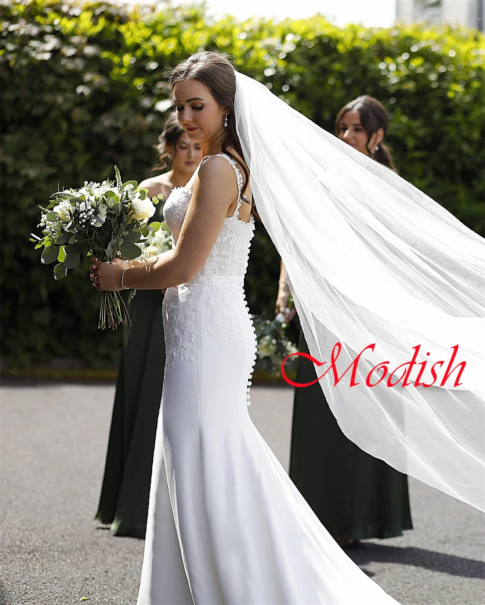 맞춤형 화이트 저지 웨딩 드레스 절묘한 Strapless 스파게티 스트랩 민소매 신부 가운 채플 트레인 백리스 드레스