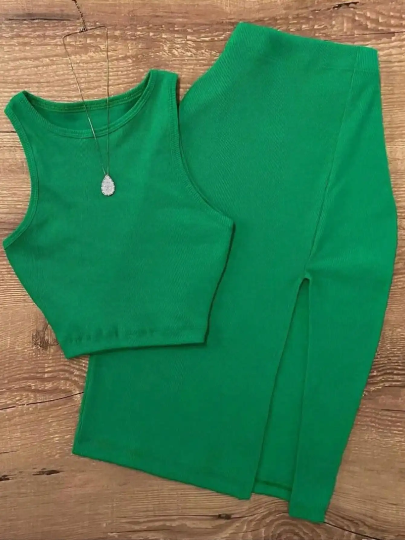 

Women's Emerald Green Ribbed Crop Top & Split Leggings Set