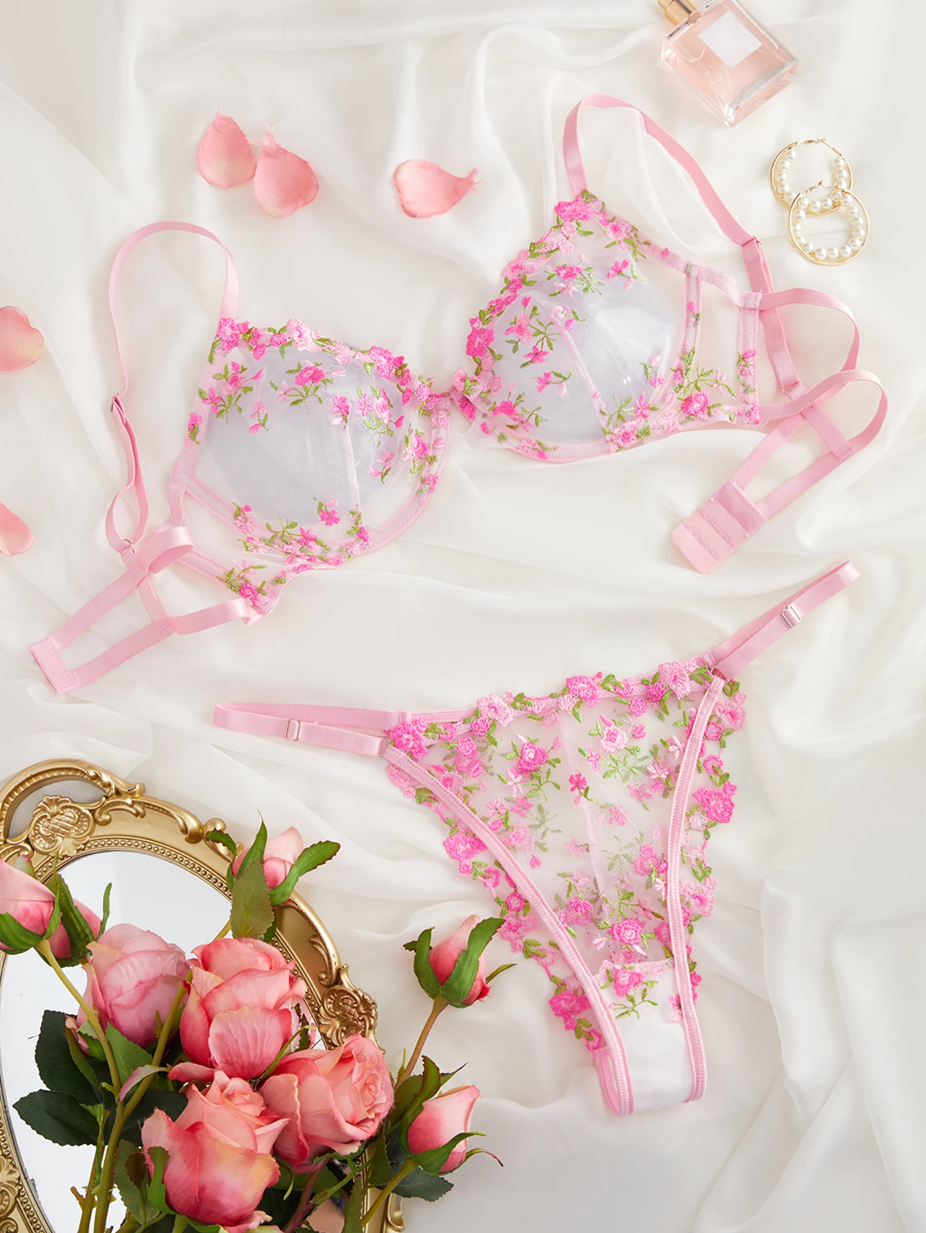 Ensemble de sous-vêtements de goût de lingerie sexy pour femme avec anneau en acier en dentelle