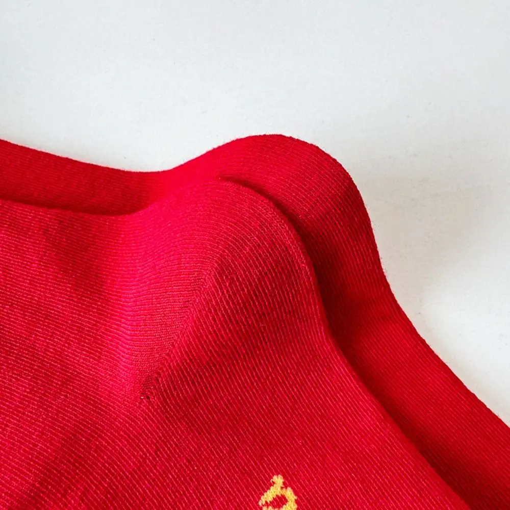 ถุงเท้าลายการ์ตูนงูน่ารัก ปีใหม่ ถุงเท้าสีแดงนำโชค สตรีทแวร์ ระบายอากาศ ถุงเท้าปีนักษัตร ของขวัญปีใหม่