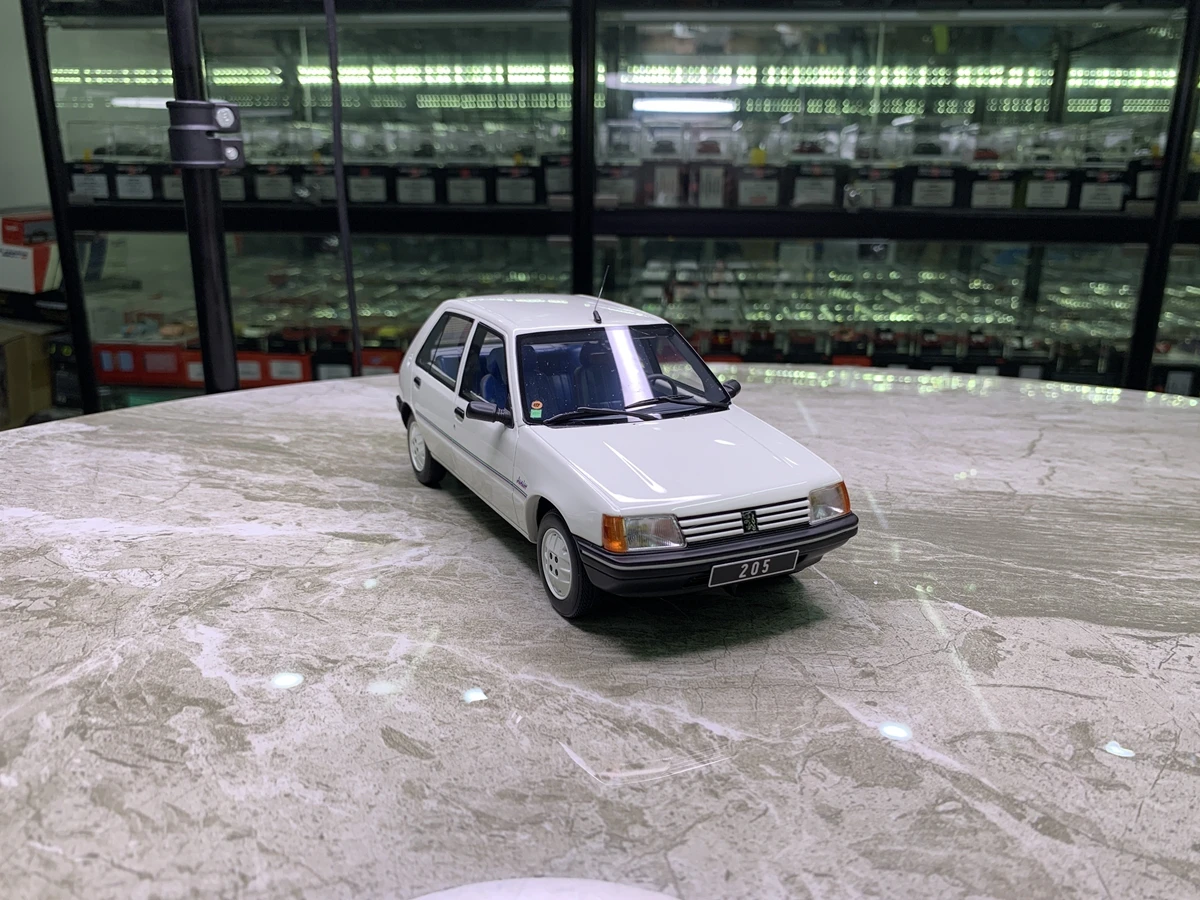 OTTO 1:18 205 جونيور وايت 1988 محاكاة طبعة محدودة الراتنج معدن ثابت سيارة لعبة مجسمة هدية #4