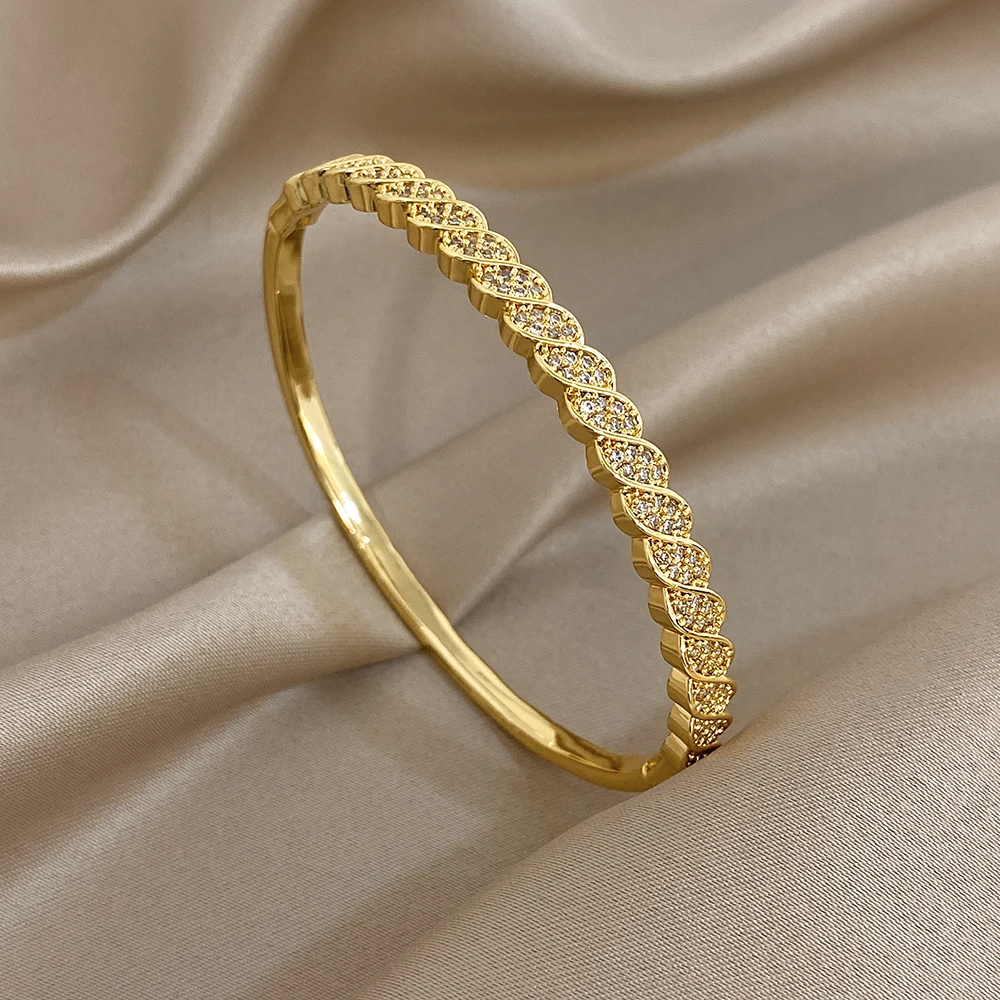 

Vintage Rhinestone Gold Plated Spring Bangle Bracelet for Women Stylish Simple Geometric Cuff Bracelet Lady Hand Jewelry Gift