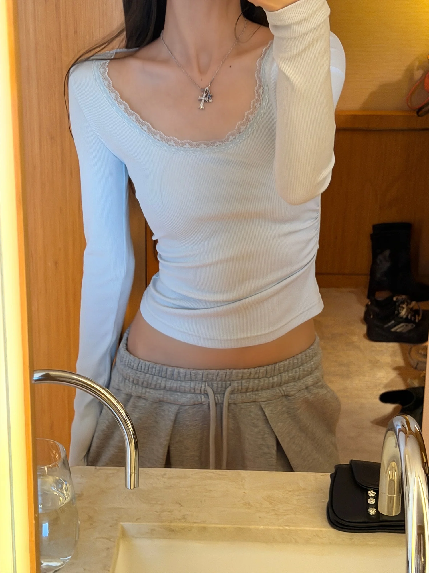 

Женская тонкая трикотажная футболка Slim Fit с длинным рукавом и круглым вырезом, с кружевными вставками, повседневная, весенняя, базовый слой