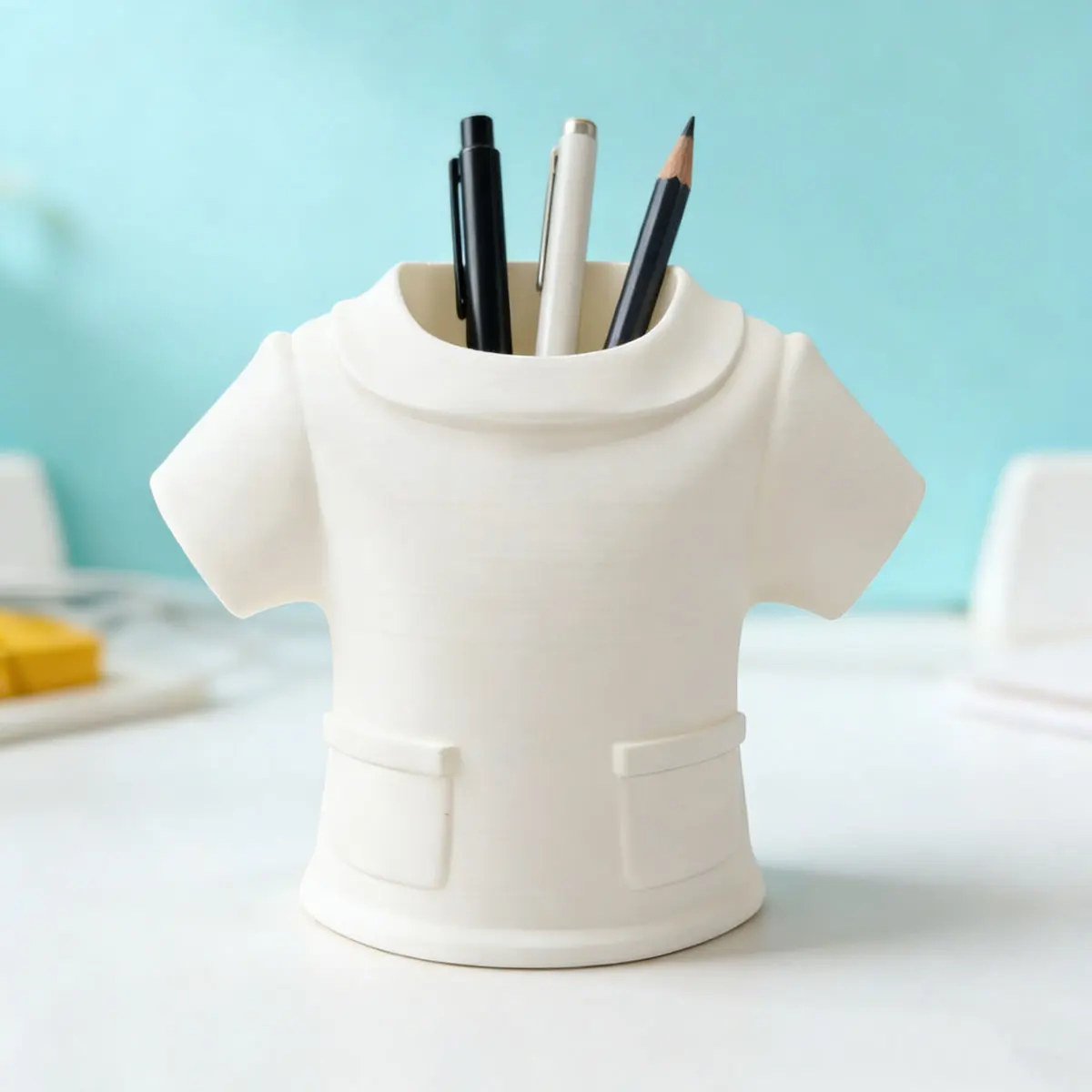 3D Creative Clothing-Shaped Pen Holder, Simple Ins-Style Multifunctional Office Stationery Storage Box, Office Desktop Decoration Ornament, Large Capacity Makeup Brush Storage Holder