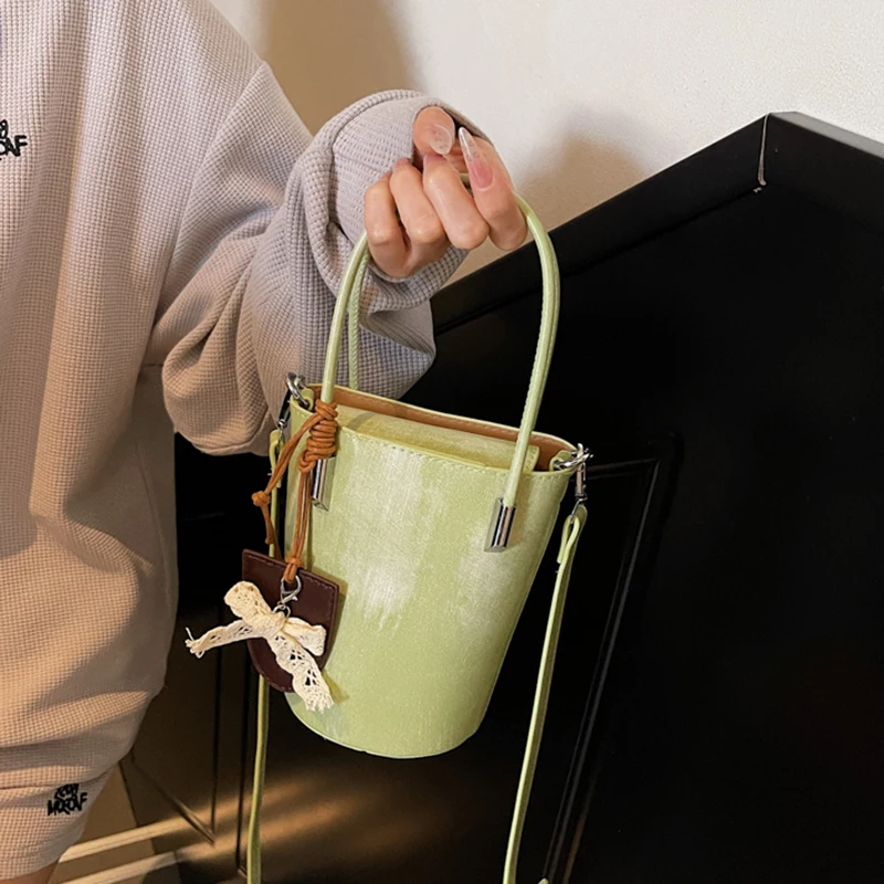 Borse a secchiello portatili in pelle texture da donna con pendente Borsa a tracolla moda estiva Borsa per telefono casual stile coreano