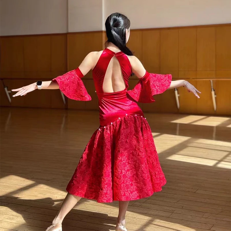 Vestido de baile de salón para mujer, vestido rojo con cuello colgante, terciopelo corto con perlas, vestido de escenario moderno para mujer adulta, DN18465, 2024