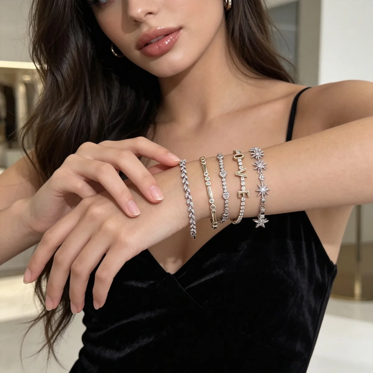 Exquisite glänzende Zirkon-Armbänder mit runden, herzförmigen, quadratischen, Weizenblatt- und Sternen-Elementen für Damen und Herren, schlichte Sonnen- und LOVE-Buchstaben-Armreifen, Schmuck. – Detail 11