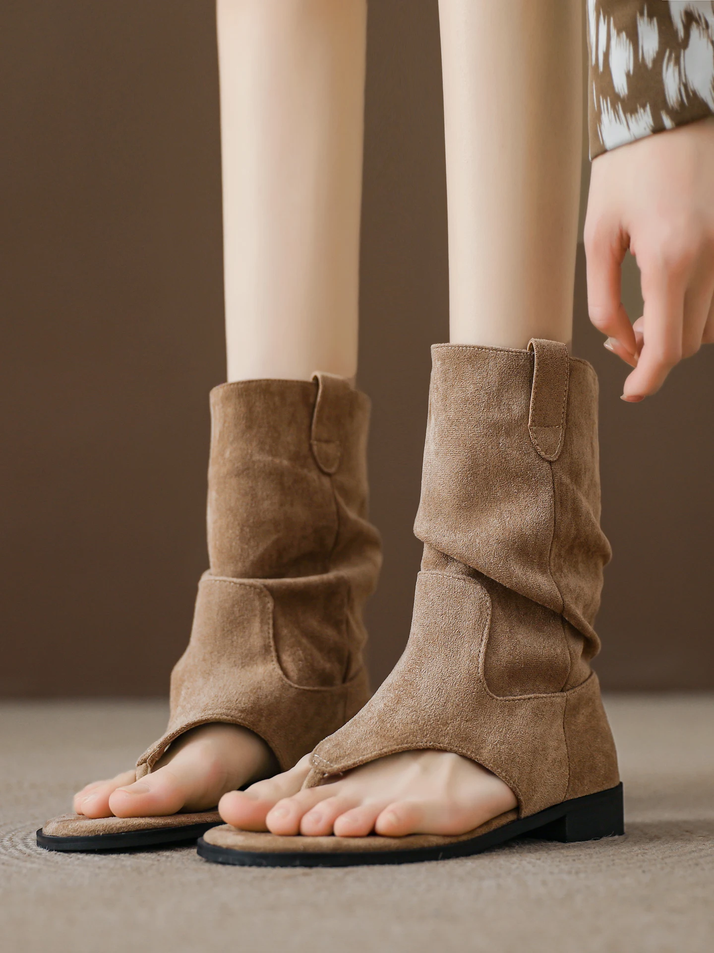 nouvelles-sandales-montantes-style-romain-pour-femme-ete-bout-ouvert-bottes-tube-decontractees-ajourees-mocassins-collection-2026