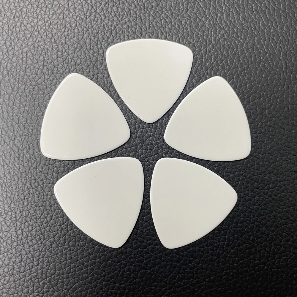 Wholesale 500pcs/lot Solid White Celluloid Big Rounded Triangle Guitar Picks 0.71mm 0.96mm