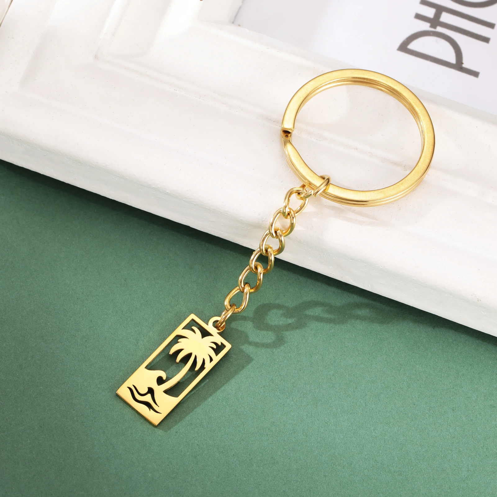 Ocean Wave Keychain for Woman Men Dad Car Key Chain Ring Palm Tree Sandy Beach Stainless Steel Gold Color Pendant Jewelry Gift