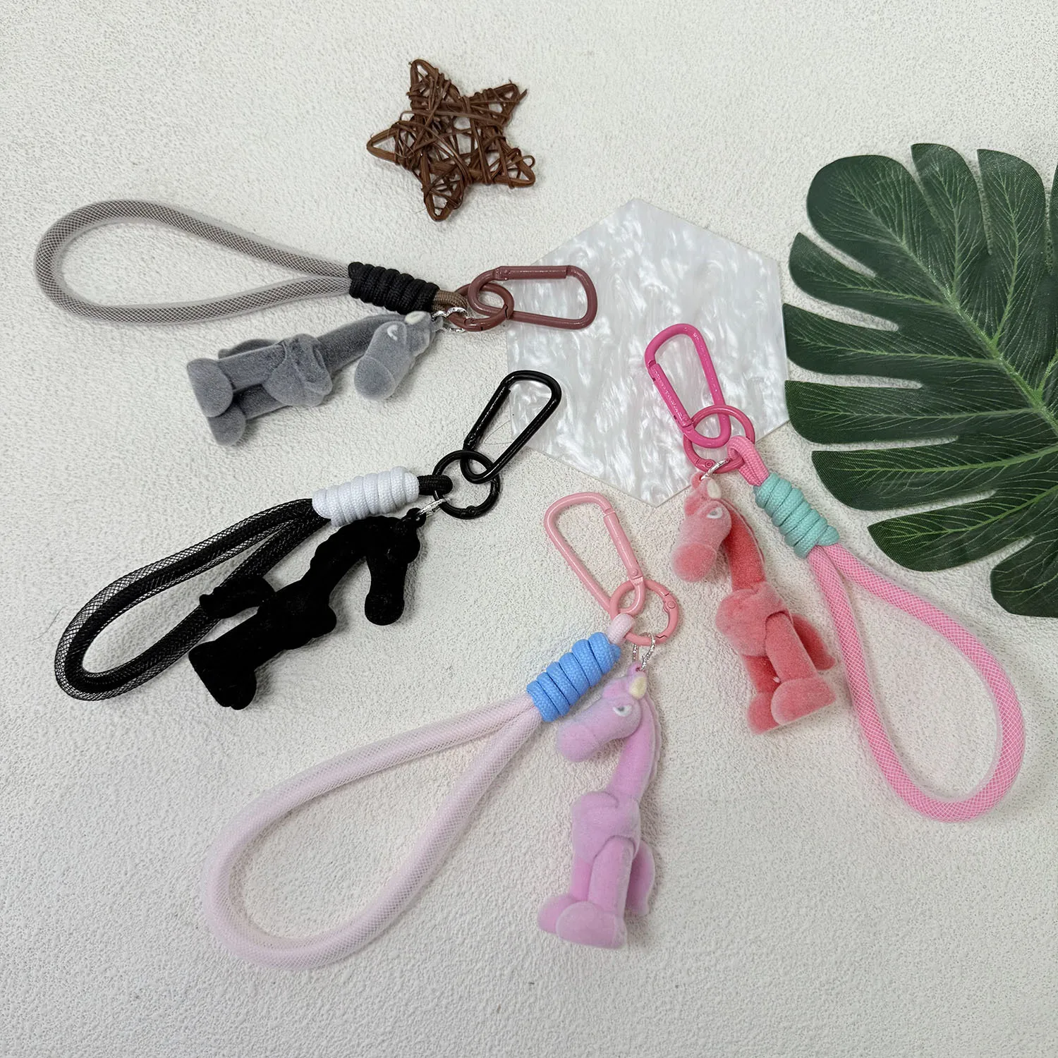 

Брелок для ключей с изображением животного, роскошный брелок с черной лошадью, подвеска с флокированной лошадью, бархатный брелок в виде лошади для рюкзаков, брелок для сумок