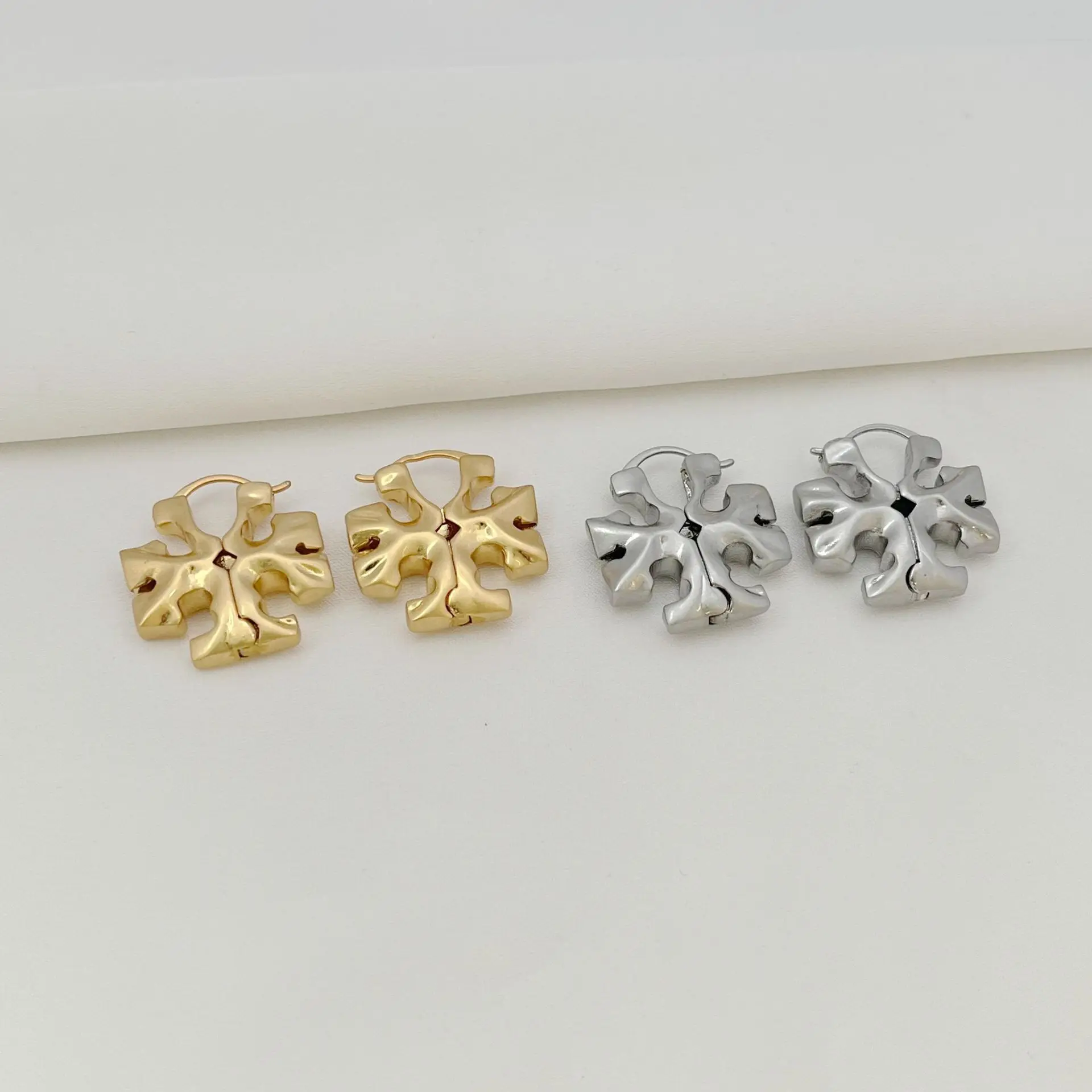 

Elegant Metal Alphabet Letter Stud Earrings Fashion Minimalist Design Women's Style Commute Wear 3D Embossed Design High quality