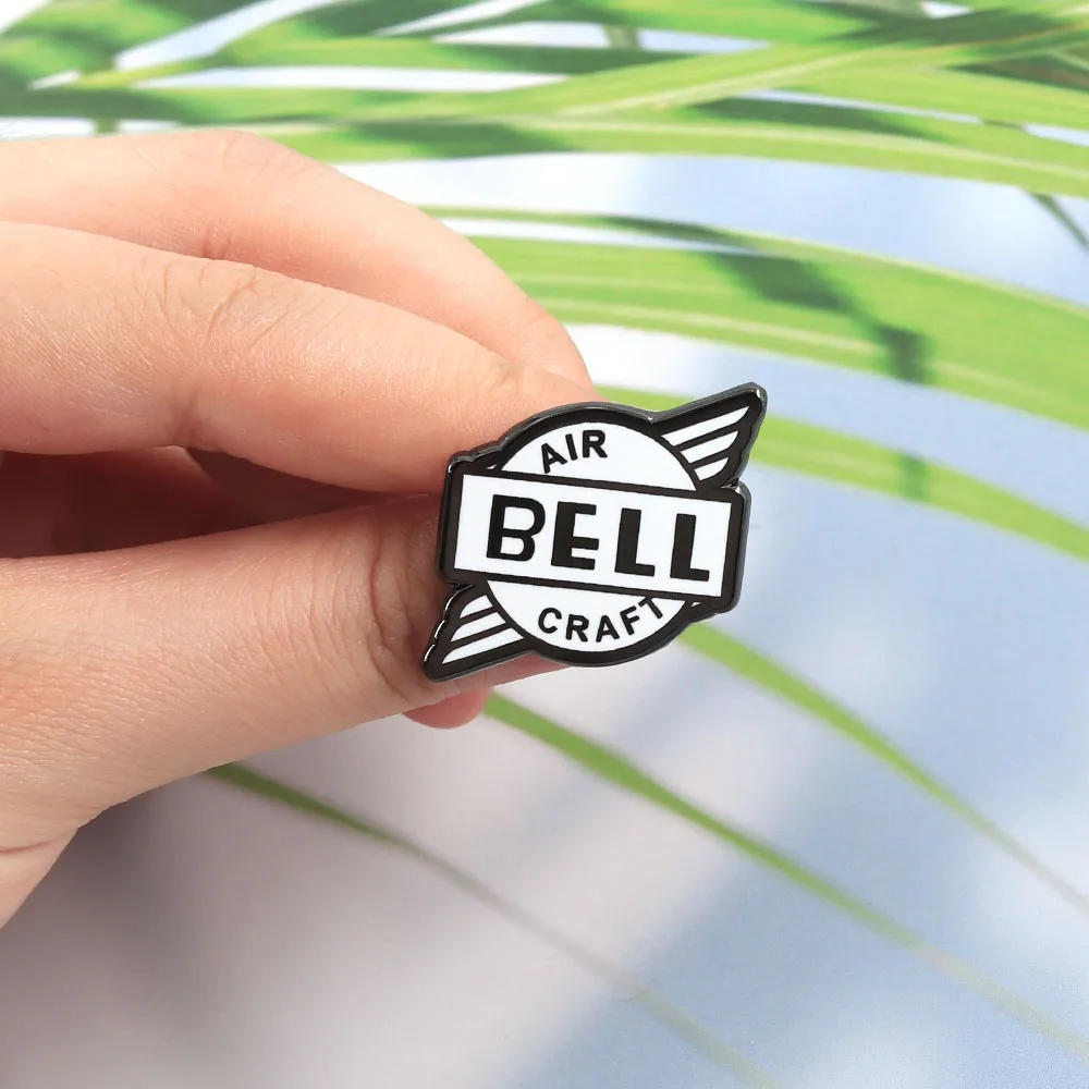 Vintage Bell Flugzeug Emaille-Pin Klassisches Luftfahrt-Logo Brosche Retro Militär Flugzeug Abzeichen Piloten Fluganzug Anstecknadel Historisch – Detail 4