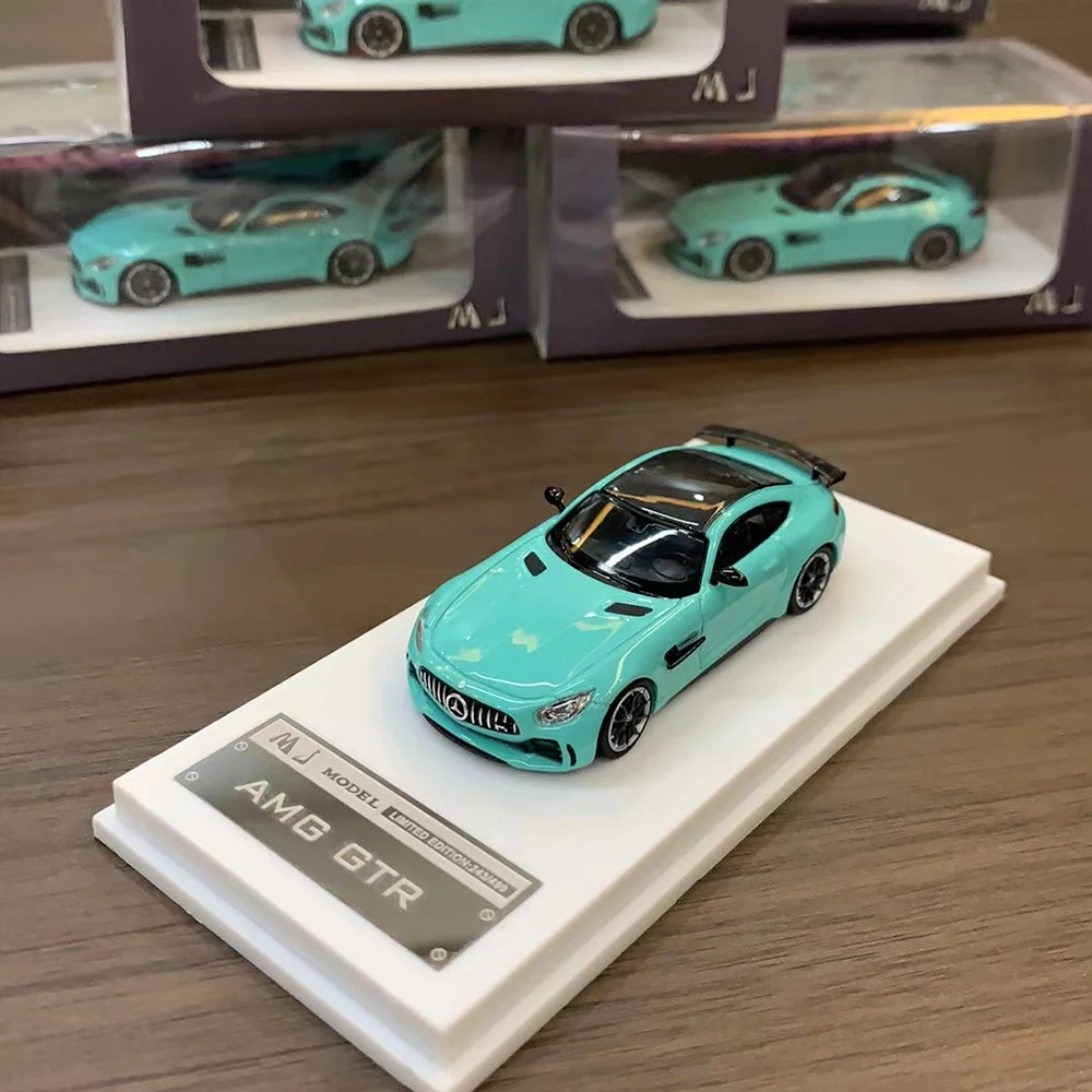 

Модель автомобиля в масштабе 1/64, зеленая модель Mercedes Benz GTR из сплава, высококачественные и изысканные коллекционные модели, украшение для рабочего стола, подарок