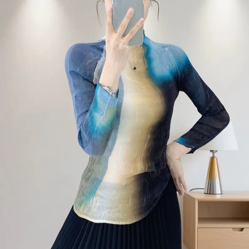 

Miyake Folds, новинка осени 202, блузка с длинными рукавами, тонкая рубашка с градиентом и полувысоким воротником, женская верхняя одежда, тонкая футболка