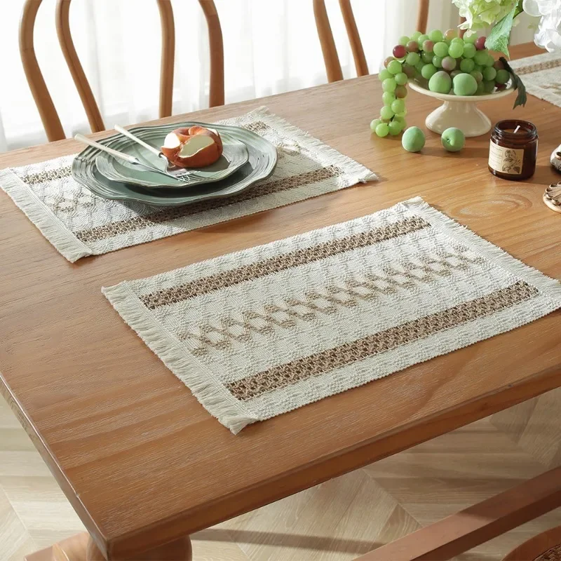 1 pièce Nouveau produit Set de table et sous-plat à pompons, tissé, à blocs de couleur et rayures, style nordique minimaliste, pour la maison