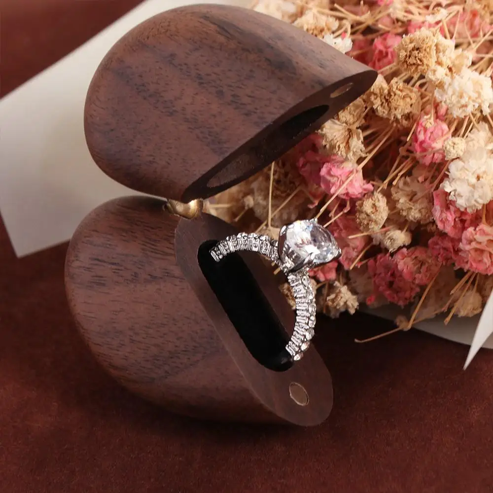 Elegant Heart Shaped Wooden Ring Box Single Slot Durable Jewelry Organizer Box Reusable Portable Proposal Ring Case Engagement