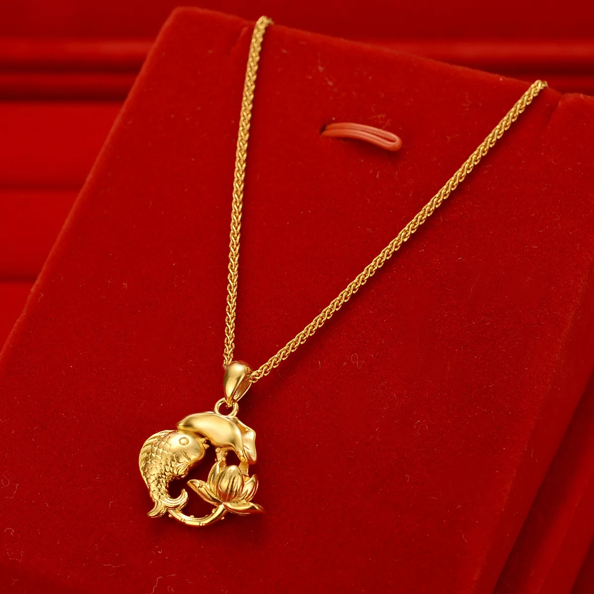 

Boutique AU999 gold necklace hollow rich koi lotus clavicle chain 24K pure gold retro filigree ladies pendant for girlfriend gif