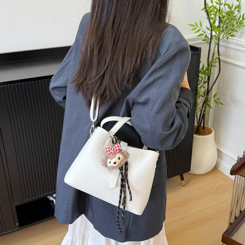 

Elegant Women's Messenger Bag Made Of Leather Boasting High-End Quality And Paris Trendy Vintage Look​