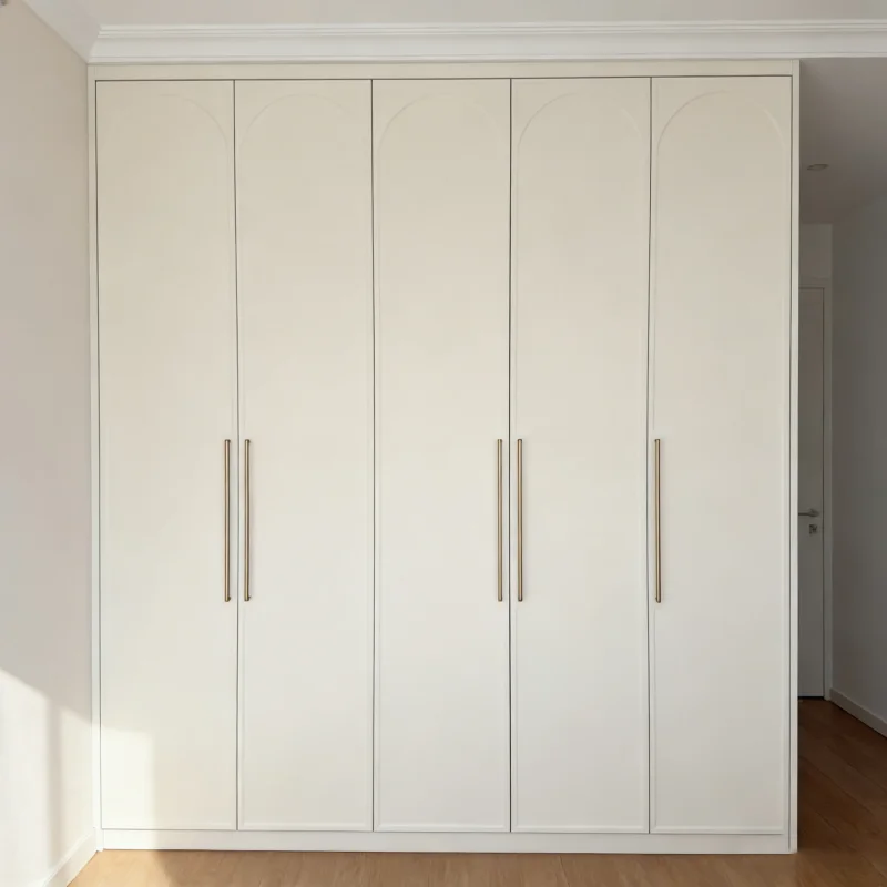 &Customized Modern Bedroom Wardrobe with Visible Handles Eco-Friendly Wood Independent Large Storage