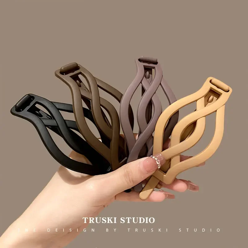 Large Vintage Hollow Shark Hair Clips - usage example