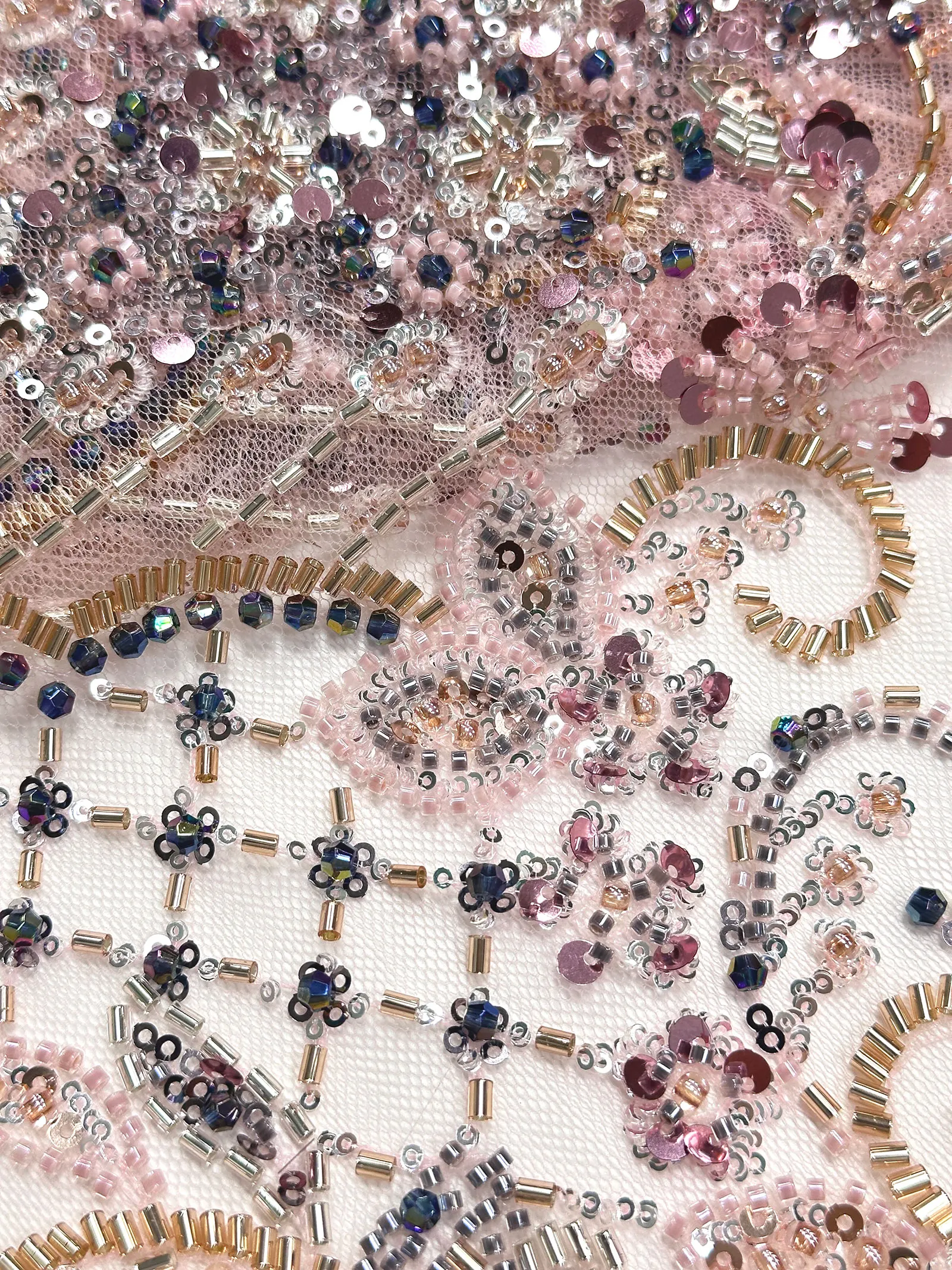 Hochwertiger französischer handgefertigter bestickter Spitzenstoff mit Perlen, afrikanischer nigerianischer Pailletten-Spitzenstoff zum Nähen von Hochzeits-Brautkleidern – Detail 23
