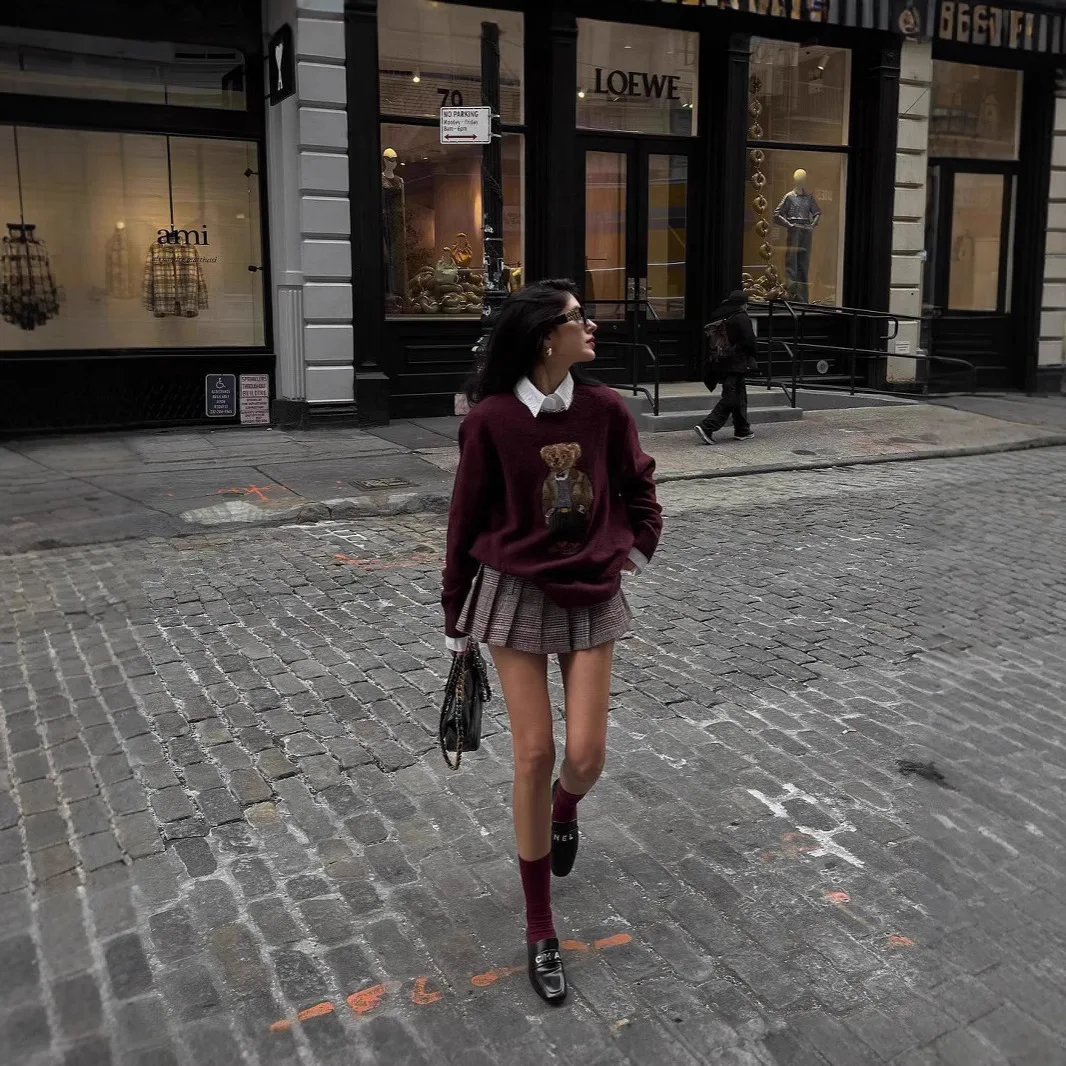 Trui in Amerikaanse collegestijl, damestop met ronde hals en berenborduurwerk, retro prestige trui, chique herfstgebreide kleding