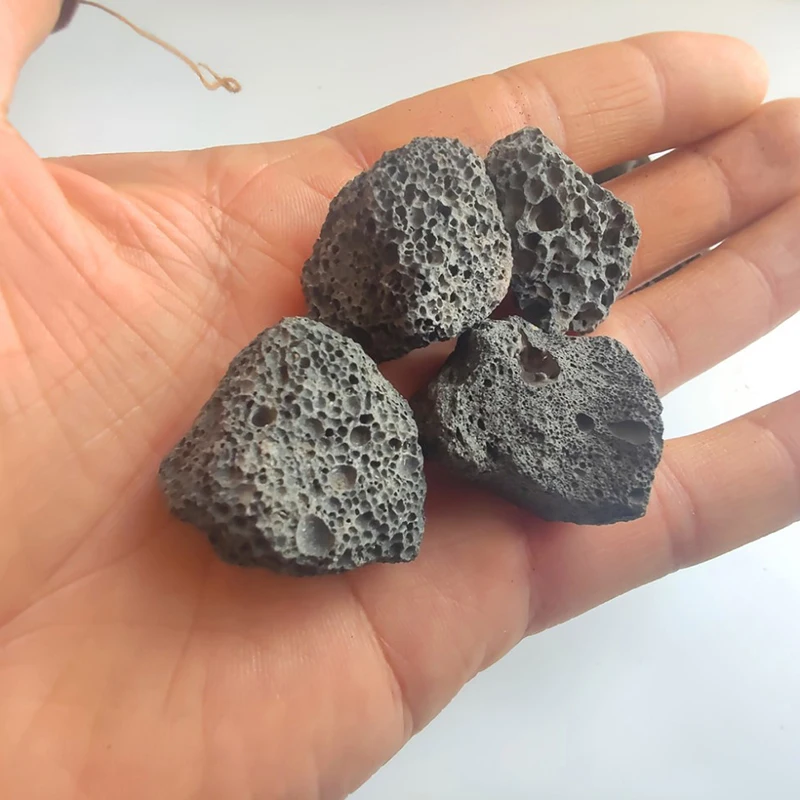 Pierres Volcaniques Poreuses Naturelles, Diffuseur d'Huile Essentielle d'Aromathérapie, Géode en Pierre Originale, Pot de Fleur Précieux de Poisson, Décoration de Maison, 100 g/paquet