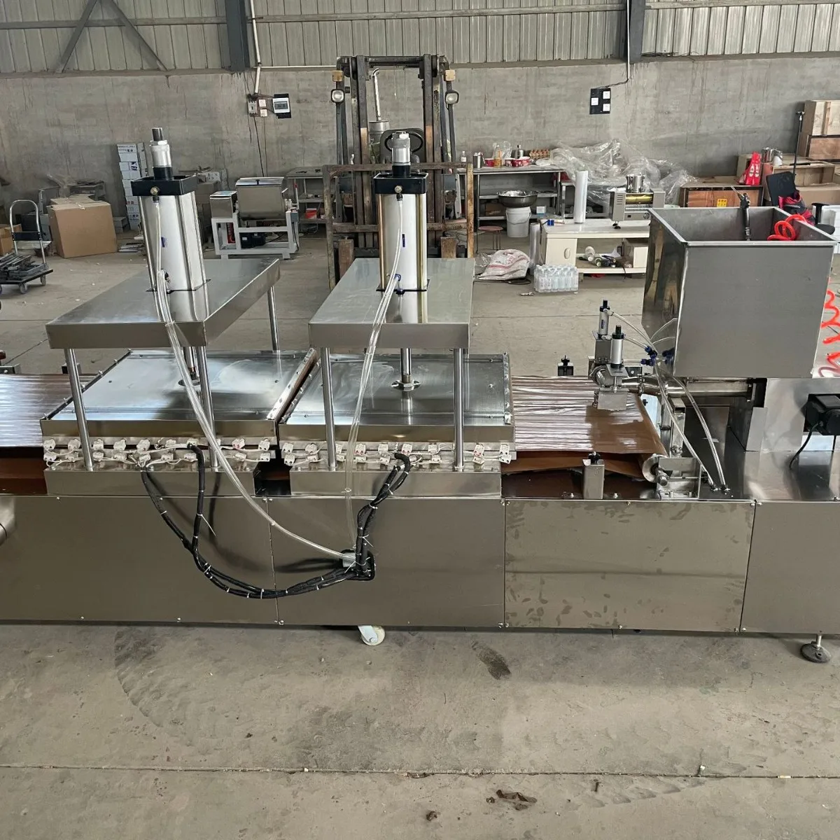 Pancake machine Commercial roasting machine Baking big cake North baking big cake machine Fried cake silk Henan pasta