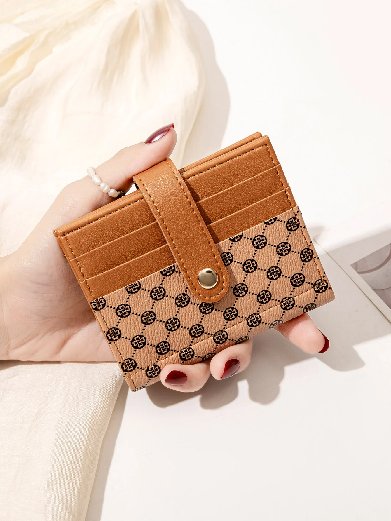 

Luxury Classic Folding Wallet Small Lightweight Women's Wallet Retro Print Mini Card Holder Multi-function ID Card Coin Purse