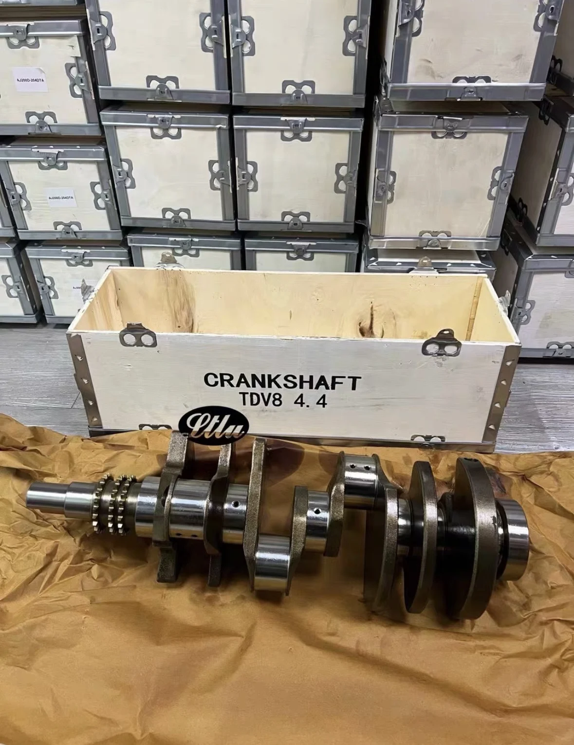 

LR022967 448DT Engine Crankshaft TDV8 4.4L Casting Crankshaft For Land Rover Range Rover Sport L322 L405 L494 LR029001