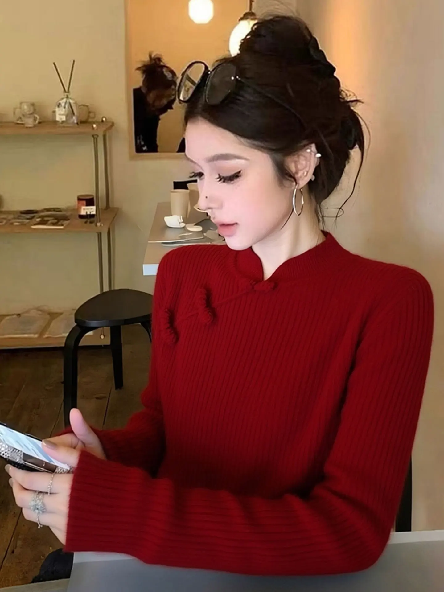 

Ele Long Sve Knitted Sweater with Button Design for Commuting New Year Red Chinese Sle Winter 2026 Women's Top