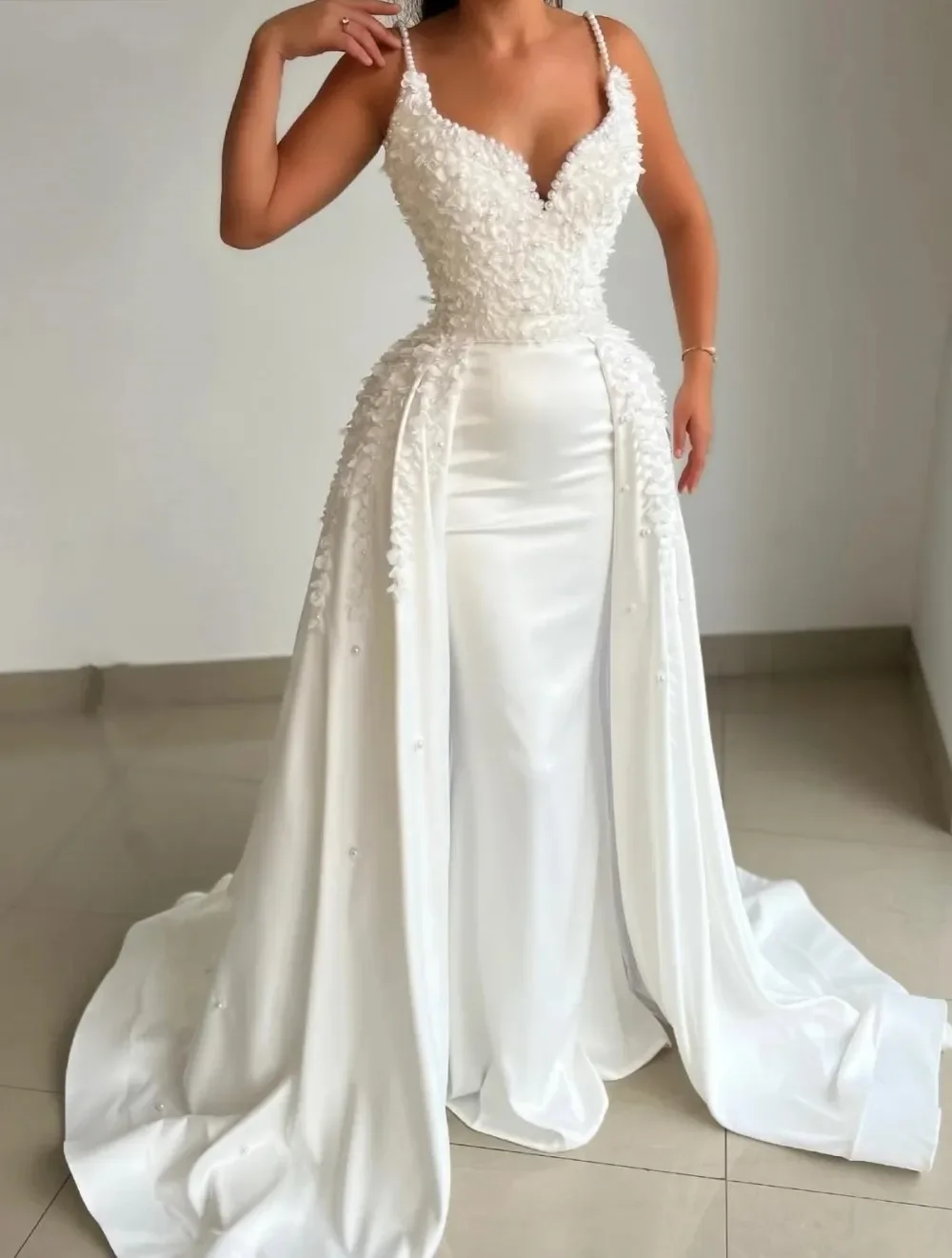 Modern Mermaid Wedding Dress 2026 Detachable Train V-neck Straps Pearls Flowers Lace Appliques Satin Bridal Bride Gowns